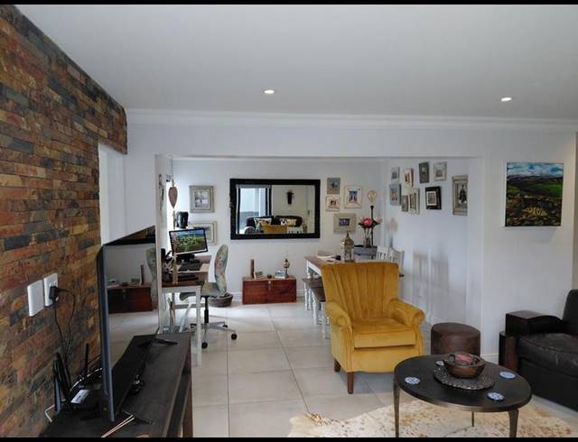 2 BEDROOM APARTMENT FOR SALE IN ISLAND VIEW